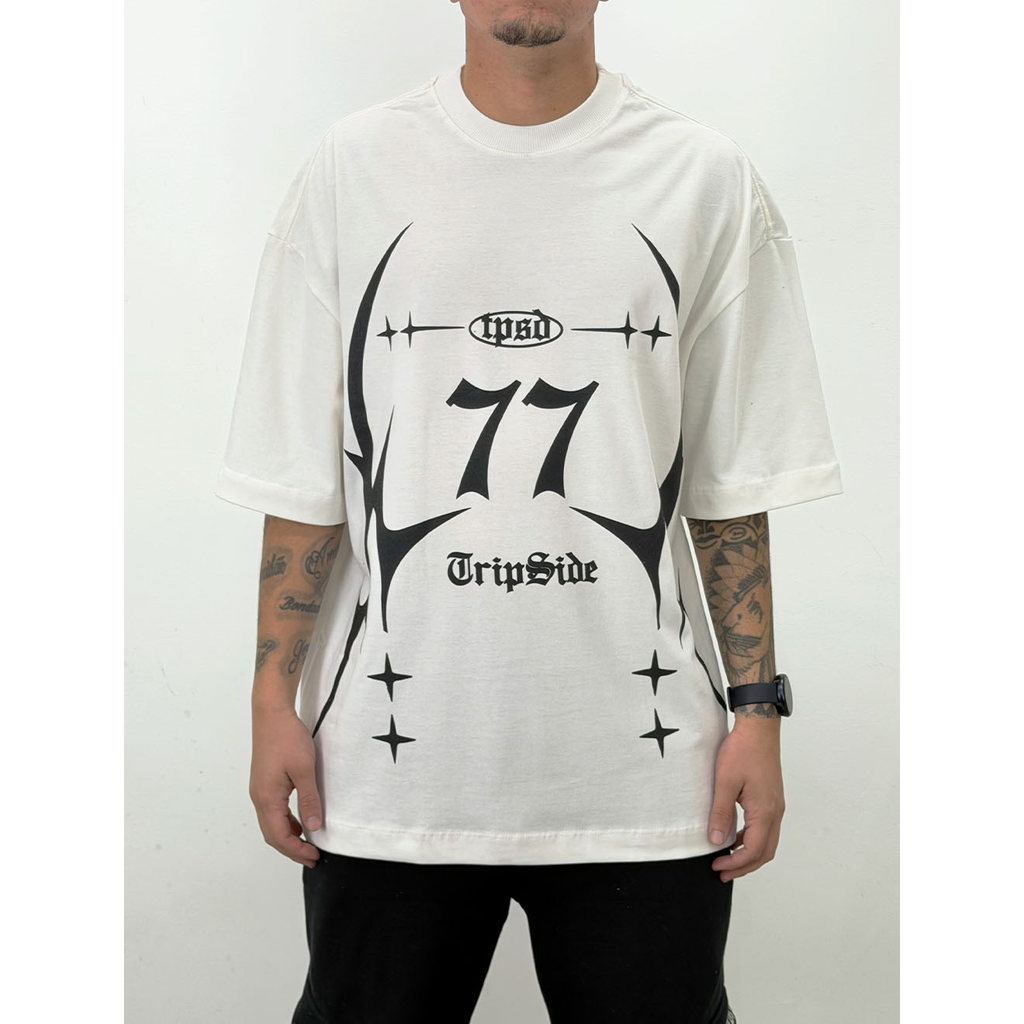 Camiseta Oversized Premium Trip Side Tag Blades 77 - Off White