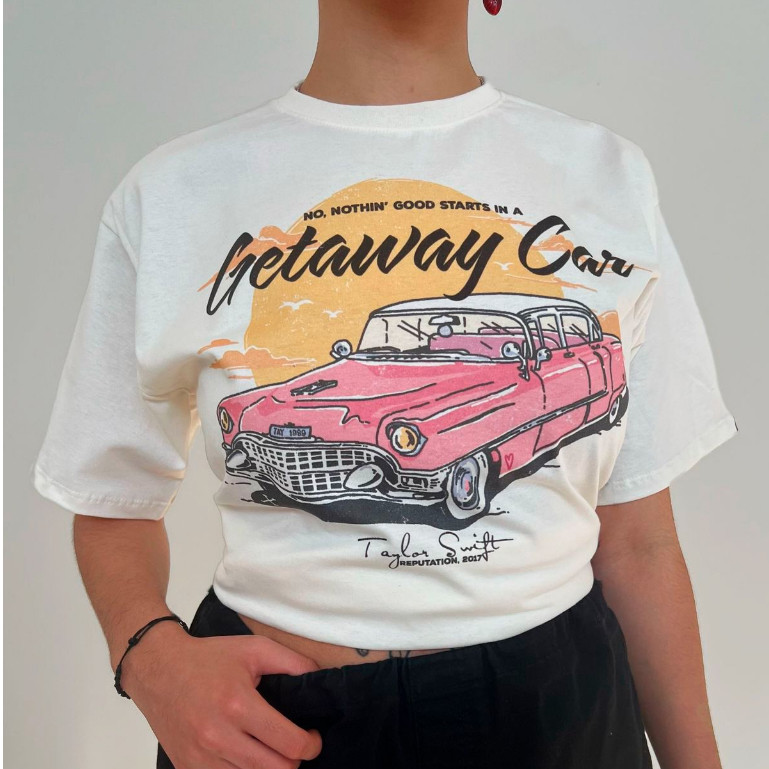 Camiseta Taylor Swift - Getaway Car Blusa Unissex Off-White Camisa 100% Algodão