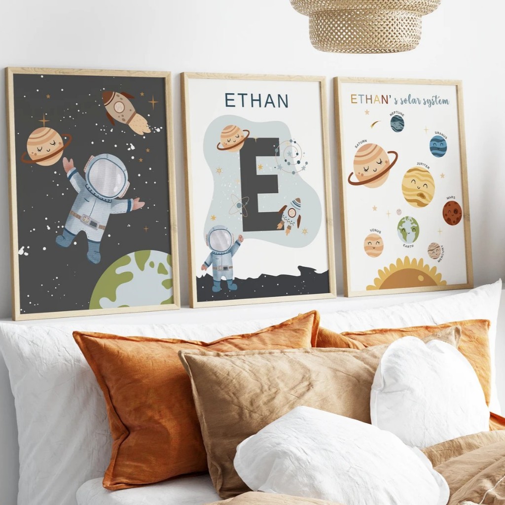 Kit 3 Quadros PERSONALIZADOS COM NOME - Envie no chat | Astronauta | Quarto Bebê Menino– Universo Encantado No1