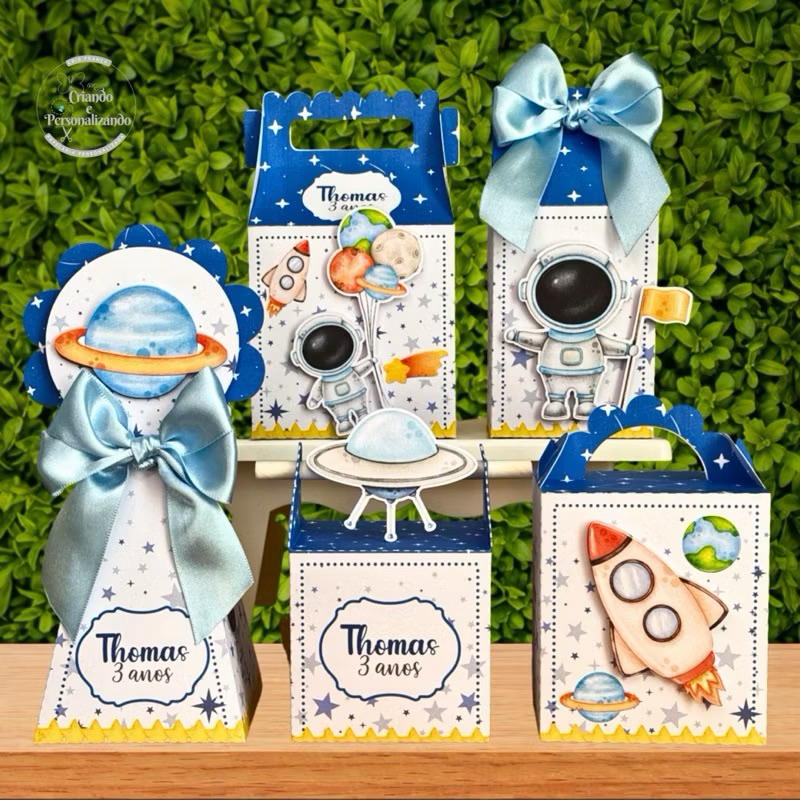 KIT FESTA 40 PEÇAS- Kit Caixinhas Personalizadas  ASTRONAUTA MENINO| Com nome | Pegue e Monte |Lembrancinhas |Luxo