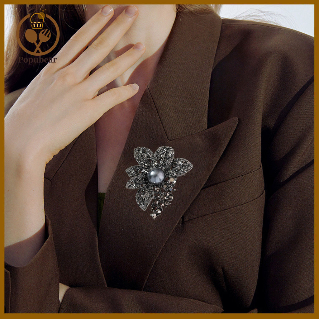 Rhinestone Black Faux Pearl Brooch Vintage Retro Bow with Flower Pin – Elegant Lapel for Women’s Sweaters Hats Coats
