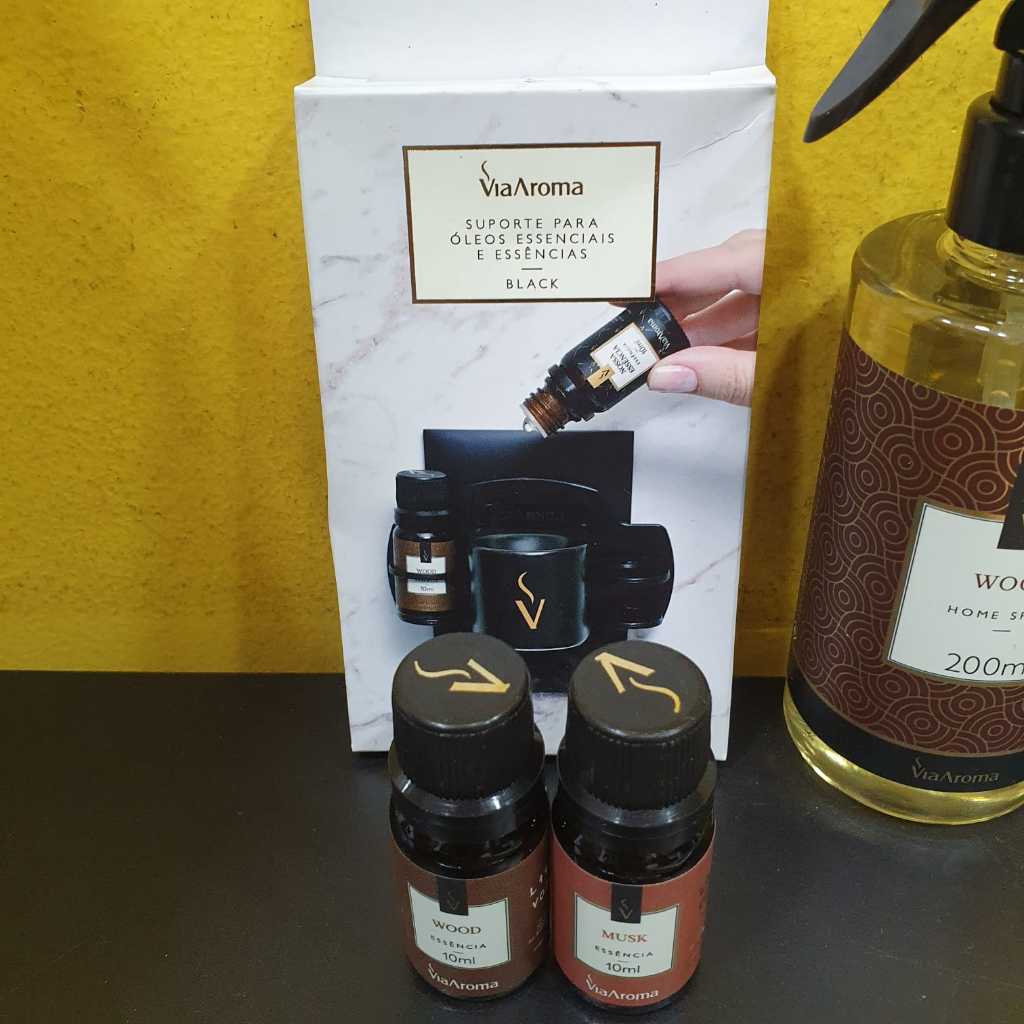 Kit com Spray + 2 Óleos Essenciais + Aromatizador Elétrico + Suporte + Sachêt - Wood