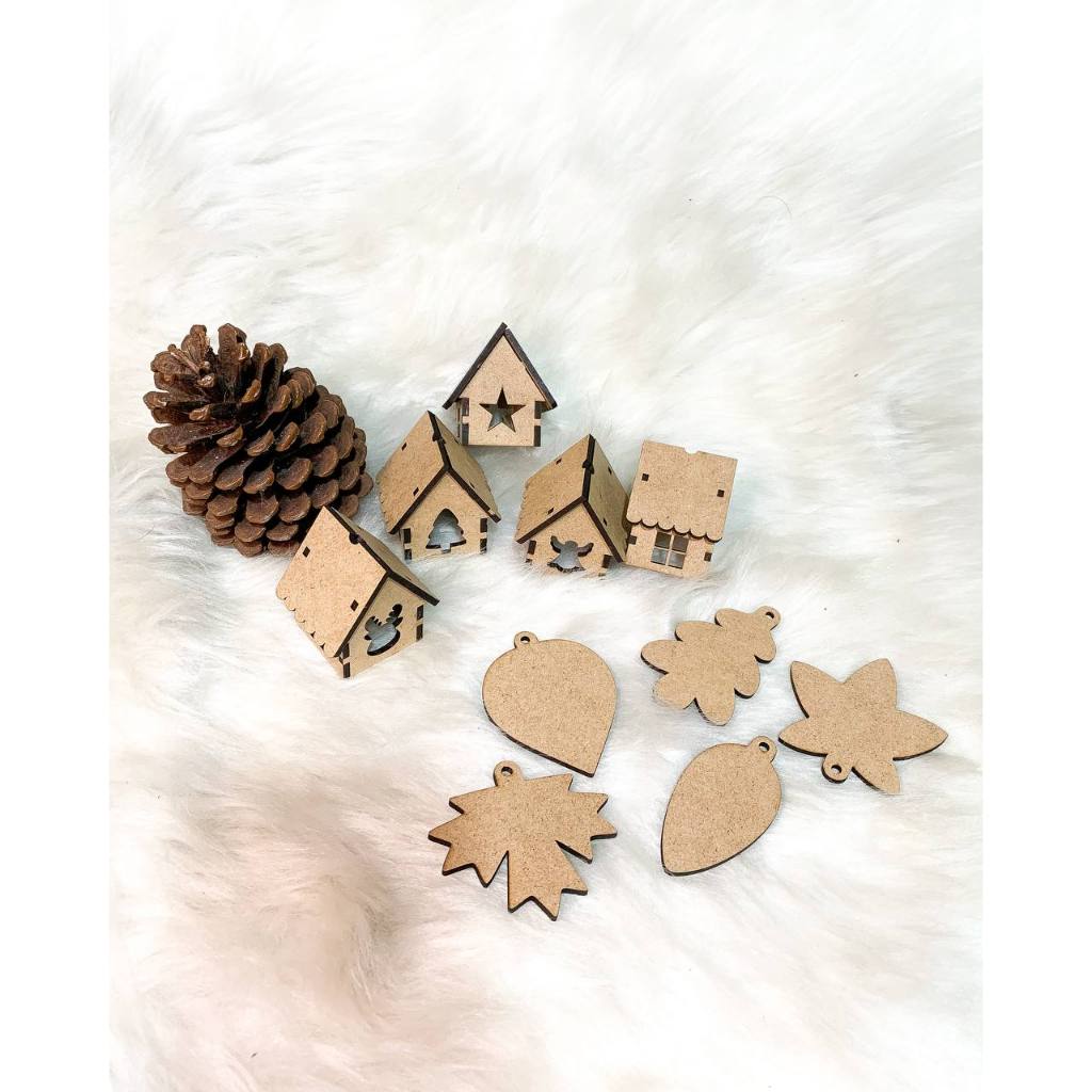 Kit de Decoração Natalina MDF 5 Casinhas, 5 Folhas e 5 Cordas para Decoração de Natal