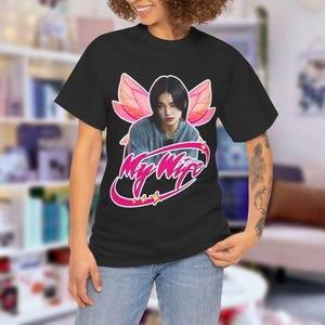 Camiseta Masculina Feminina Oversized Estampa Idol Kpop Asa de Fada My Wife T-shirt Streetwear Estilo Y2K