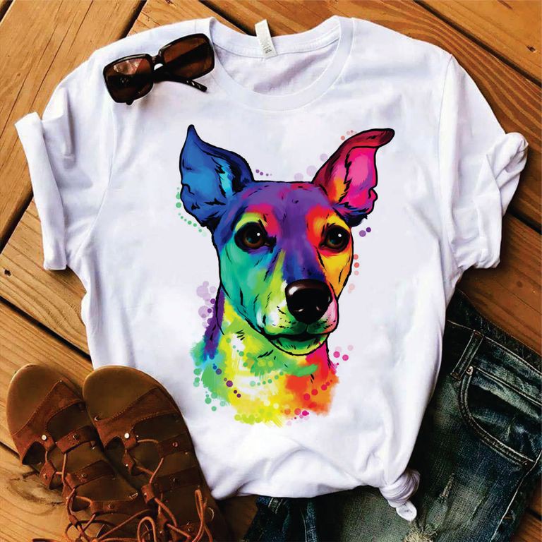 Camiseta estampada cachorro Pinscher colorido aquarela