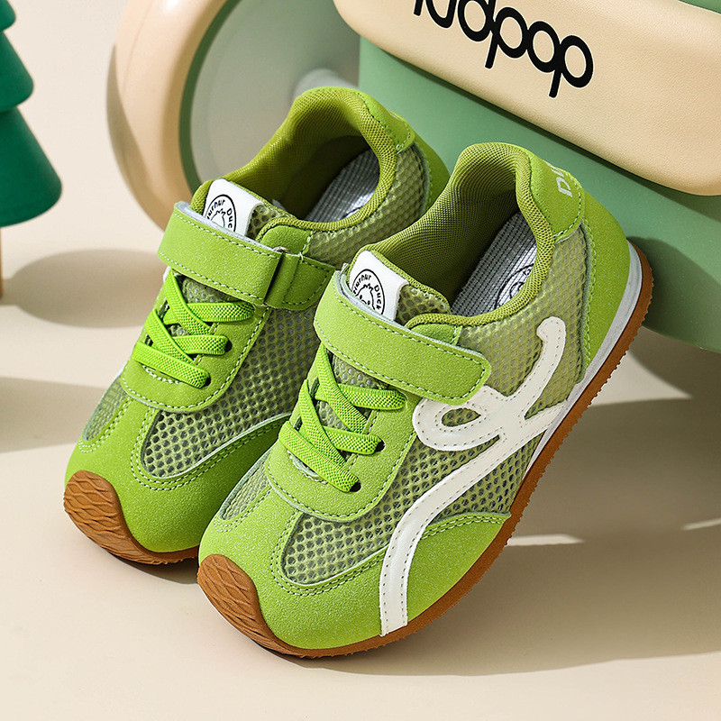 Sapatos esportivos infantis primavera verão respirável malha oca sapatos de treinamento Moral para meninas leves meninos