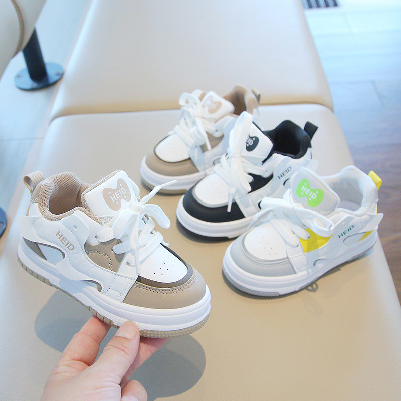 Pronto estoque Calçados esportivos infantis primavera outono meninos tênis casuais novos sapatos brancos de alta qualidade sapatos de bebê de sola macia único