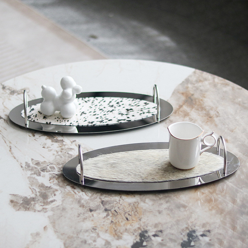 Double-ring handle metal and leather tray ornament for model rooms, home kitchens, dining room islands, hotel sales offi