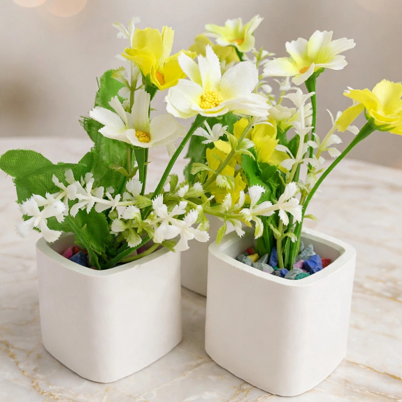 Kit 3 Vaso Cachepot Quadrado Gesso Branco com Flores Artificiais e Pedrinhas - Kit Completo Decoração Boho