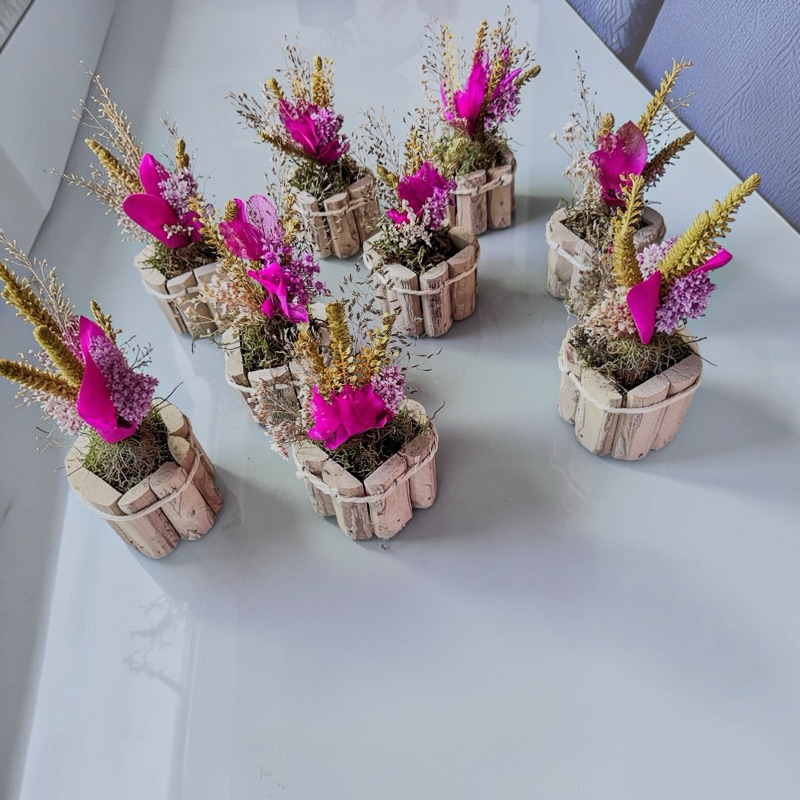 1 unidade Mini Arranjo 13cm Decorativo Cachepô de Madeira Flores Desidratadas Artesanal Decoração Boho / Rústica