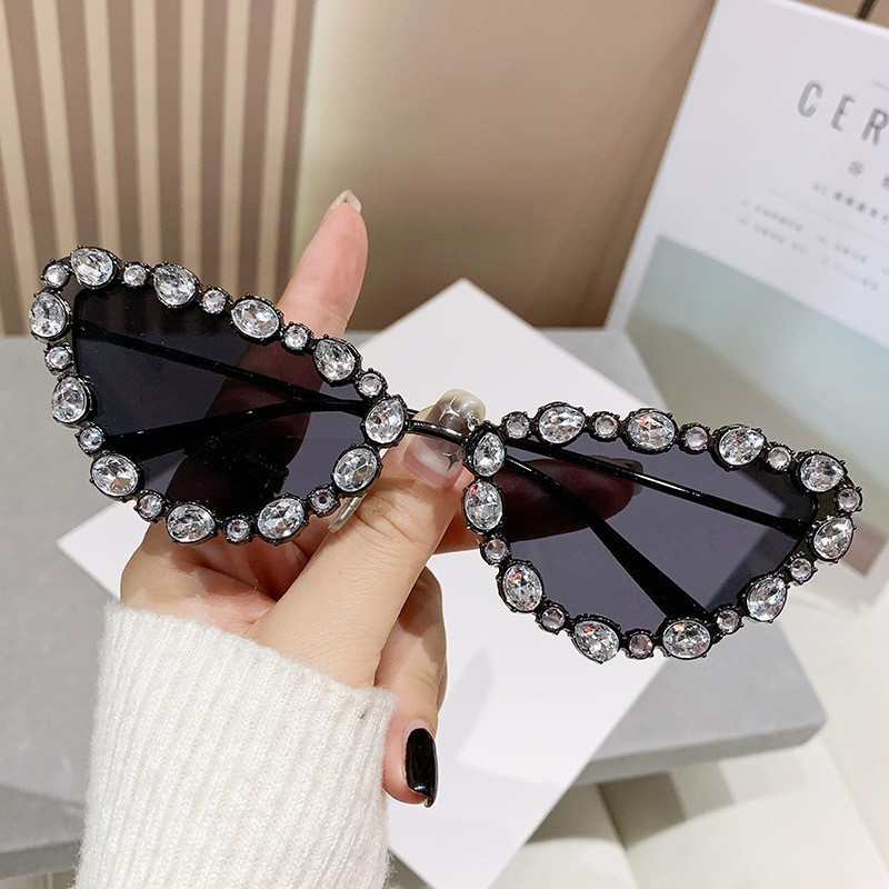 New Diamond-encrusted Cat-eye Sunglasses Personality Metal Butterfly Frame Ins Ladies Sunglasses*&*&