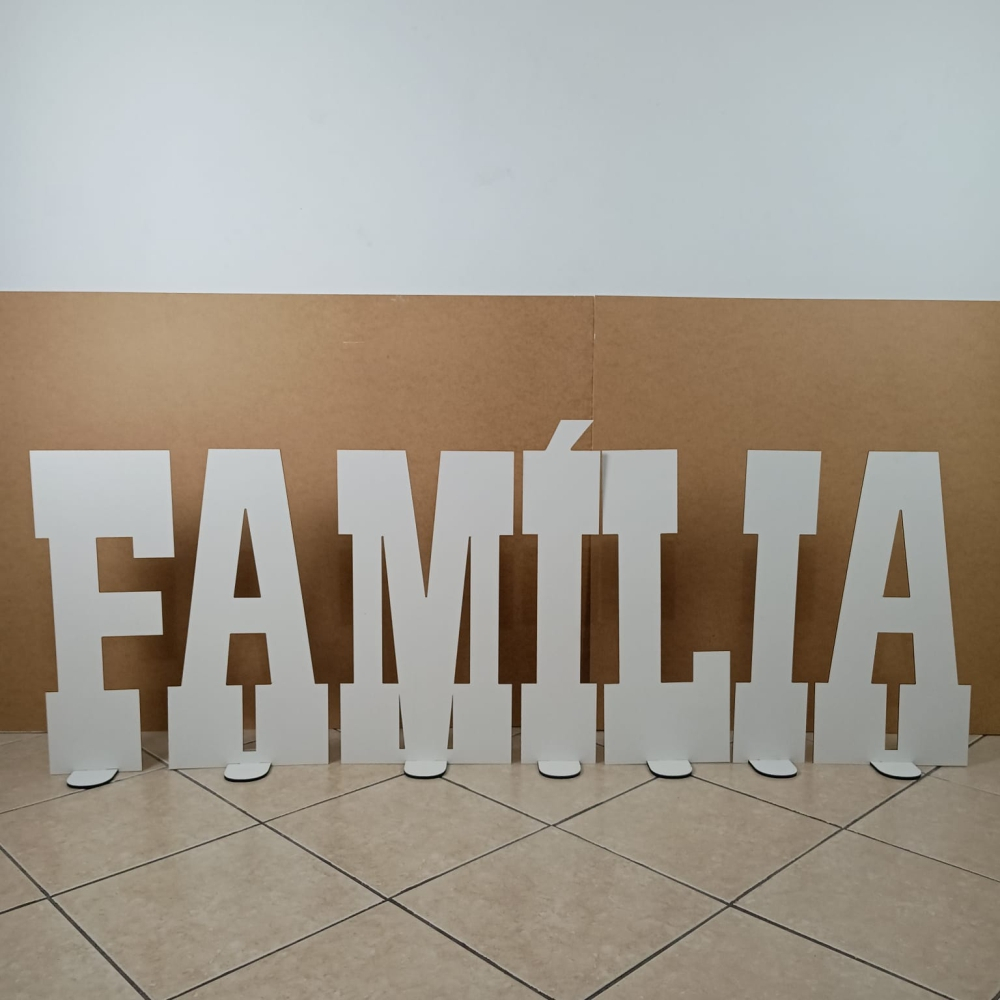 Palavra Família Mdf Branco 60cm De Altura Fica Em Pé!Base em baixo da letra