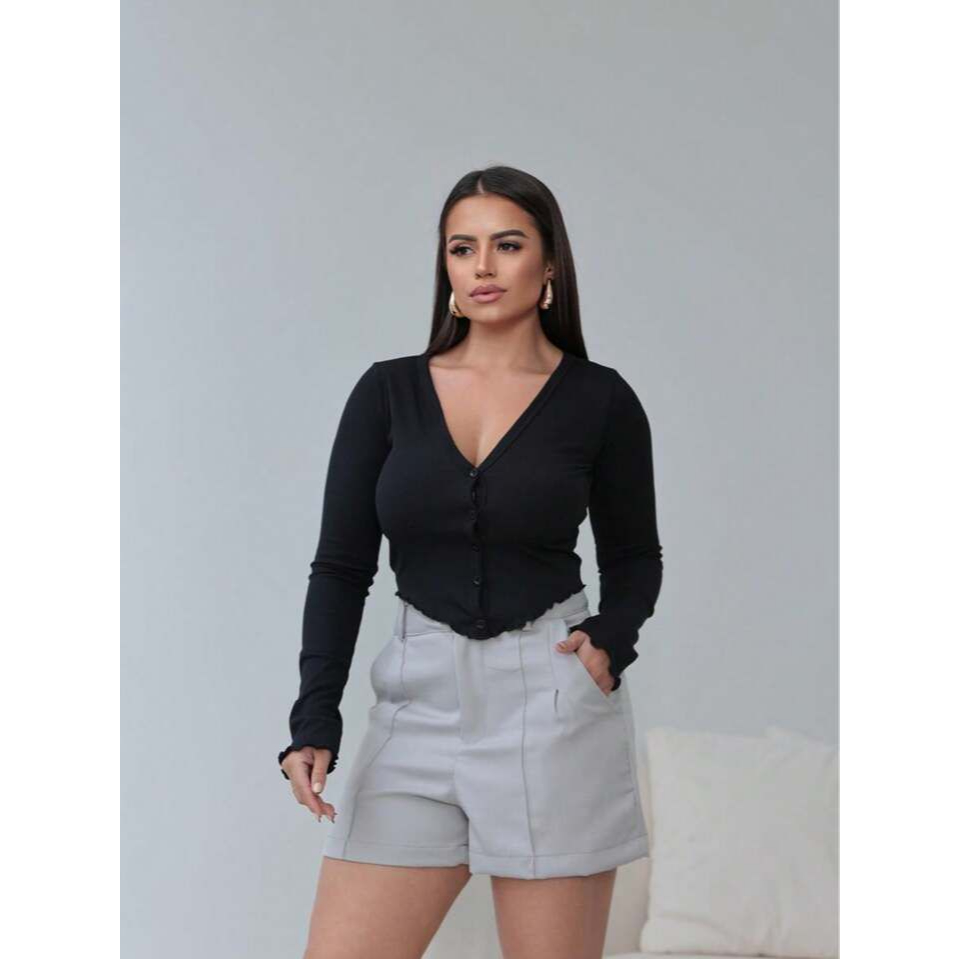 Blusa Cropped Manga Longa Canelada com Botões • Estilo Minimalista e Sensual Chic
