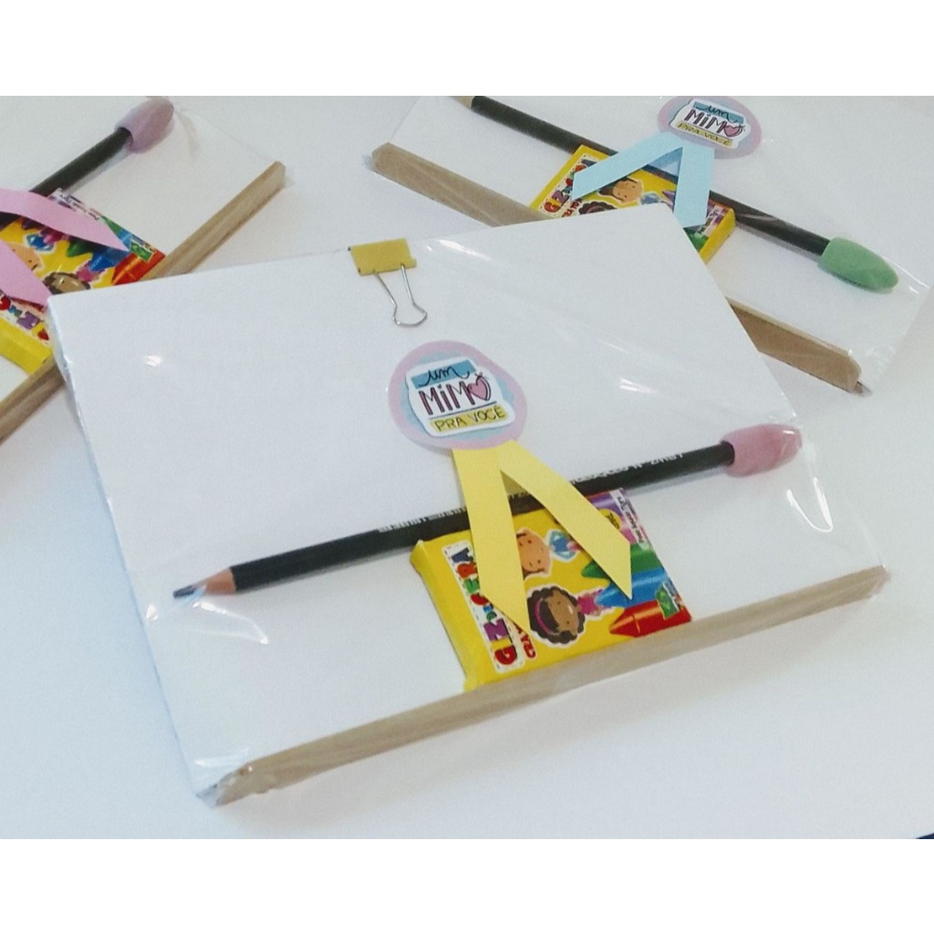 Kit Mini Mesinha de Desenho c/ 10 Folhas A5, 1 prendedor, 5 gis de cera, 1 lápis c/ borracha