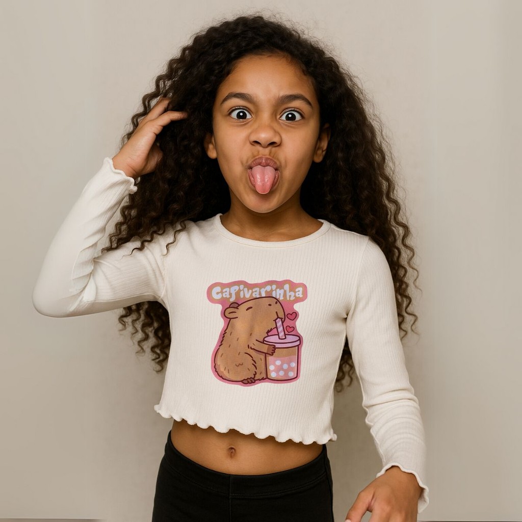 Cropped Infantil Manga Longa em Tecido Ribana Com Estampa de Capivara com Copo