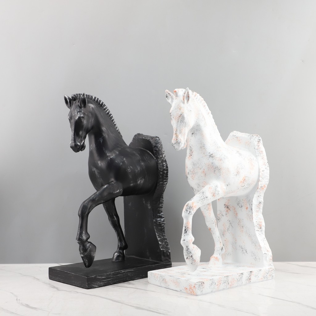 HXRQ Vintage-style creative resin horse decorative ornament for living room, study, wine cabinet, office, model room, ho