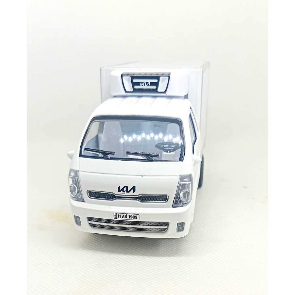 Miniatura Kia Bongo Baú 1:32 Diecast Colecionável