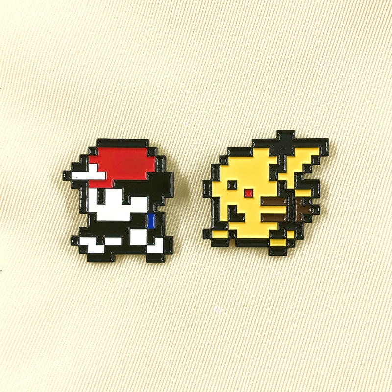 Anime Pokemon Badge Pixel Pikachu Ash Ketchum Casal De Metal Crachá Kawaii Modelo De Jogo Figura Charmander Squirtle Presentes Para Crianças