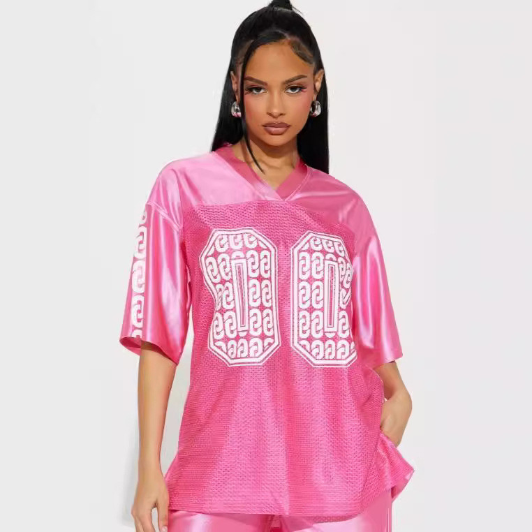 Camiseta Feminina Cortada Com Estampa De Letras Digitais , Média , Longa , Solta , Decote Em V , Manga Curta