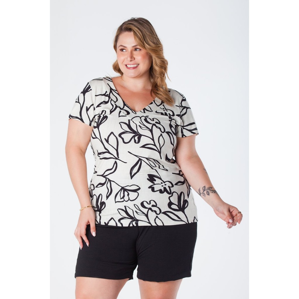 Blusa Plus Size Decote V com Manga -Estampa Digital Fundo Off White Rebeca