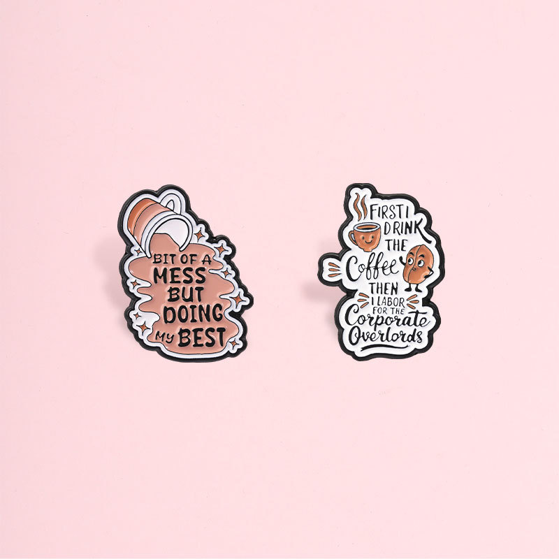Broche De Slogan Engraçado Alfinetes Trabalhador De Café Bit De Uma Bagunça , Mas Fazendo Minha Melhor Emblema De Metal