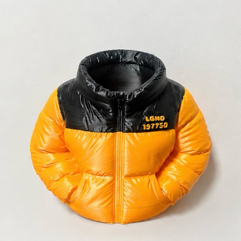 Mini Jaqueta Puffer Customizada com Nome | Decoração Geek e Moderna |Porta Canetas