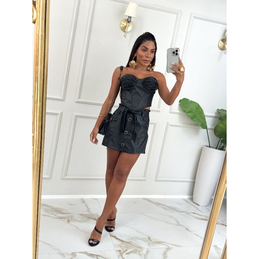 Short Saia Couro Ecológico Cintura Alta Com Cinto Laço Luxo Moda Feminina Tendência Blogueira Lançamento Com Bolso Botão
