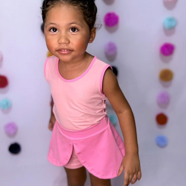 Conjunto Infantil Menina Regata E Shorts Saia Formato De Flor Poliamida Light E Blackout Confortável