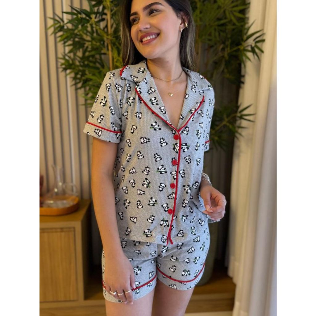 Pijama Feminino Americano Com Botão Manga Curta com Gola e Short Estampado