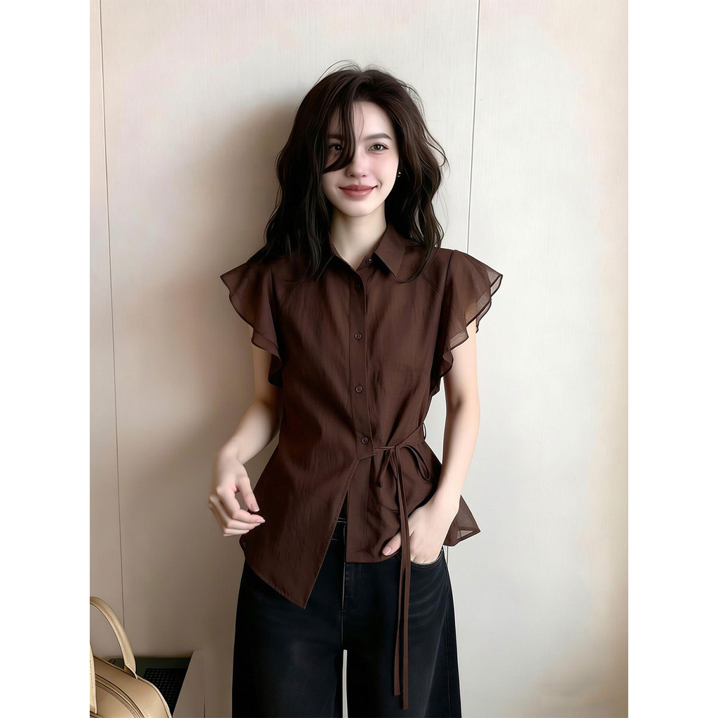 Design sentido café cor pequena lapela camisa de manga curta feminina 2026 verão novo estilo cintura estreita rendas bab