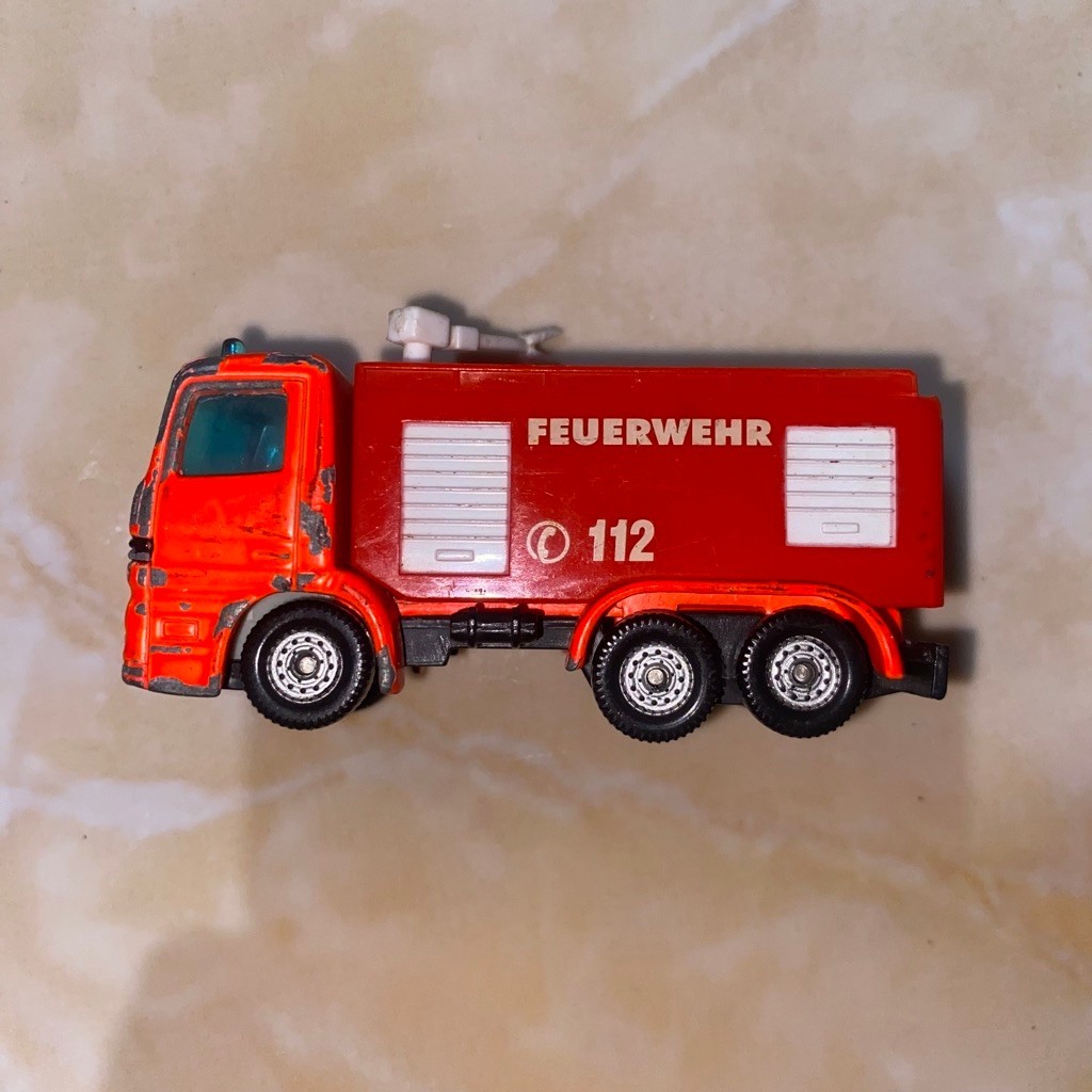 MERAH SIKU 1034 Mercedes-Benz/Scania Tank Fire Engine Original-Caminhão De Bombeiros Fundido Com Canhão De Água Vermelho
