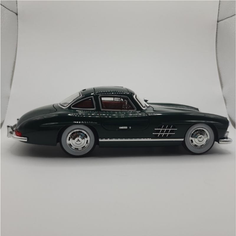 Miniatura Mercedes Benz 300SL - Escala 1/24 - Com Luzes E Som
