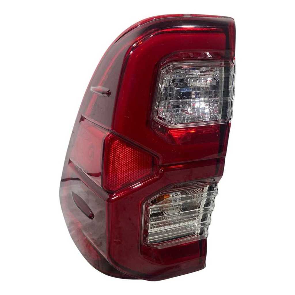 Lanterna Esquerda Toyota Hilux 2021 2023 Novo Paralelo