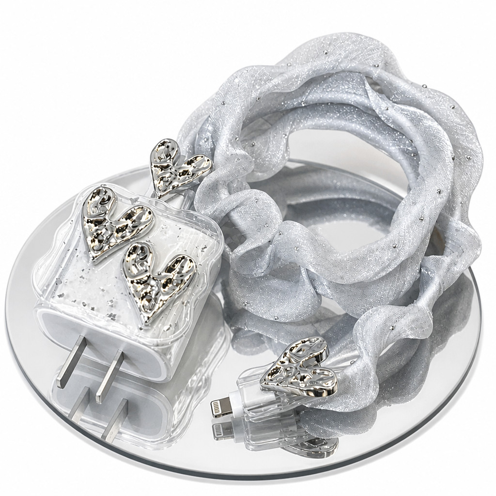 Kit Coração Metalizado Luxo Compatível com Carregador Apple Capa Glitter Cabo Renda Espiral Proteção Design Premium