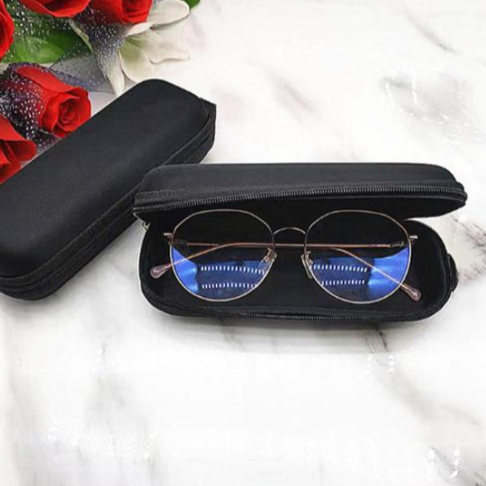 Estojo EVA Preto para Óculos com Zíper e Flanela de Limpeza Proteção Segura e Personalizada Nova