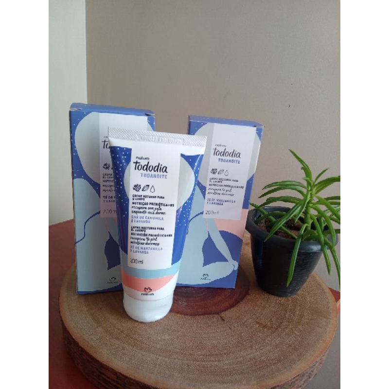 CREME NUTRITIVO NOTURNO PARA O CORPO CHÁ De camomila e Lavando NATURA .