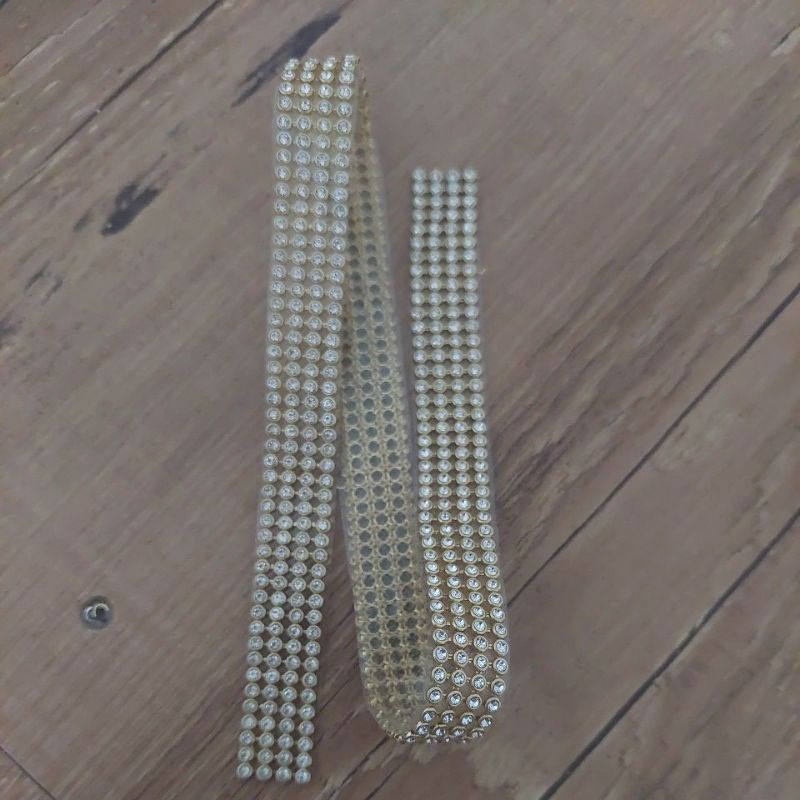 Manta de strass dourada ou prateada, para fazer laços,  tiaras entre outros trabalhos, venda por pedaço.