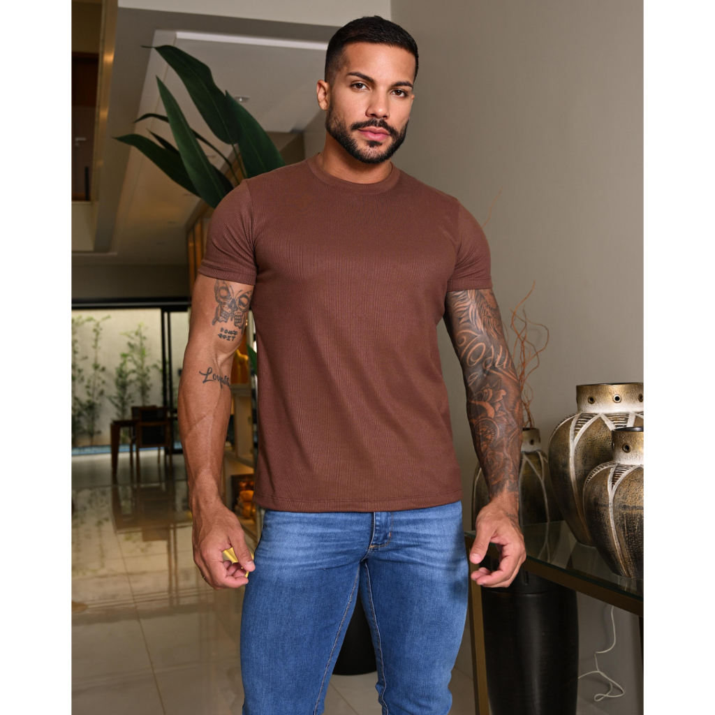 Camiseta Básica Masculina Confort Slim  Malha Macia Elastano e Acabamento Impecável Estilo Casual