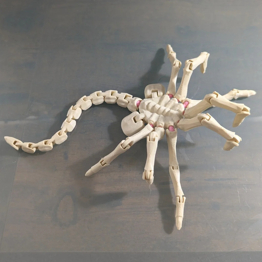 Alien Articulado Xenomorfo Predador Fantasia Facehugger