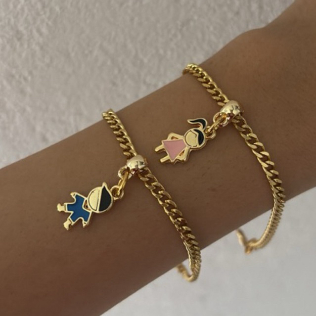 Pulseira corrente Groumet com Pingentes de Filho Resinado Menina ou Menino Folheado a Ouro