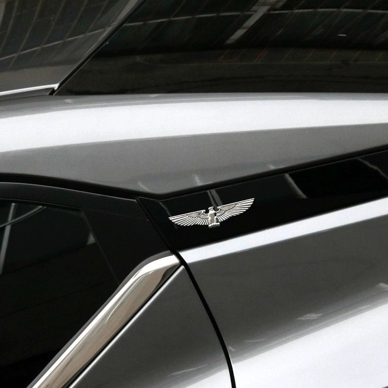 WZLQM88 Metal Game of Thrones Dahong Spread Wings Flying Eagle Tridimensional Totem Logotipo do carro Adesivo de carro D