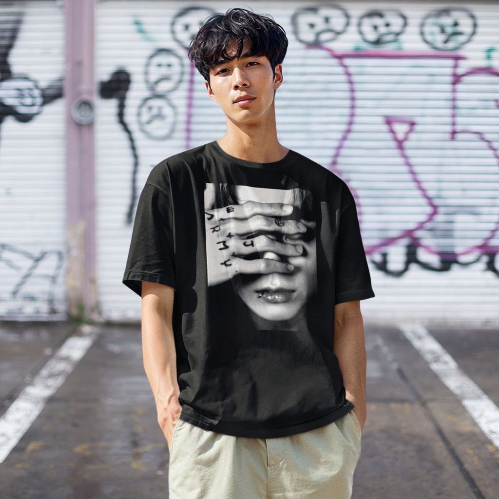 Camiseta Básica Jungkook Bts Covering Eyes Vintage Cantor Golden Fãs Seven