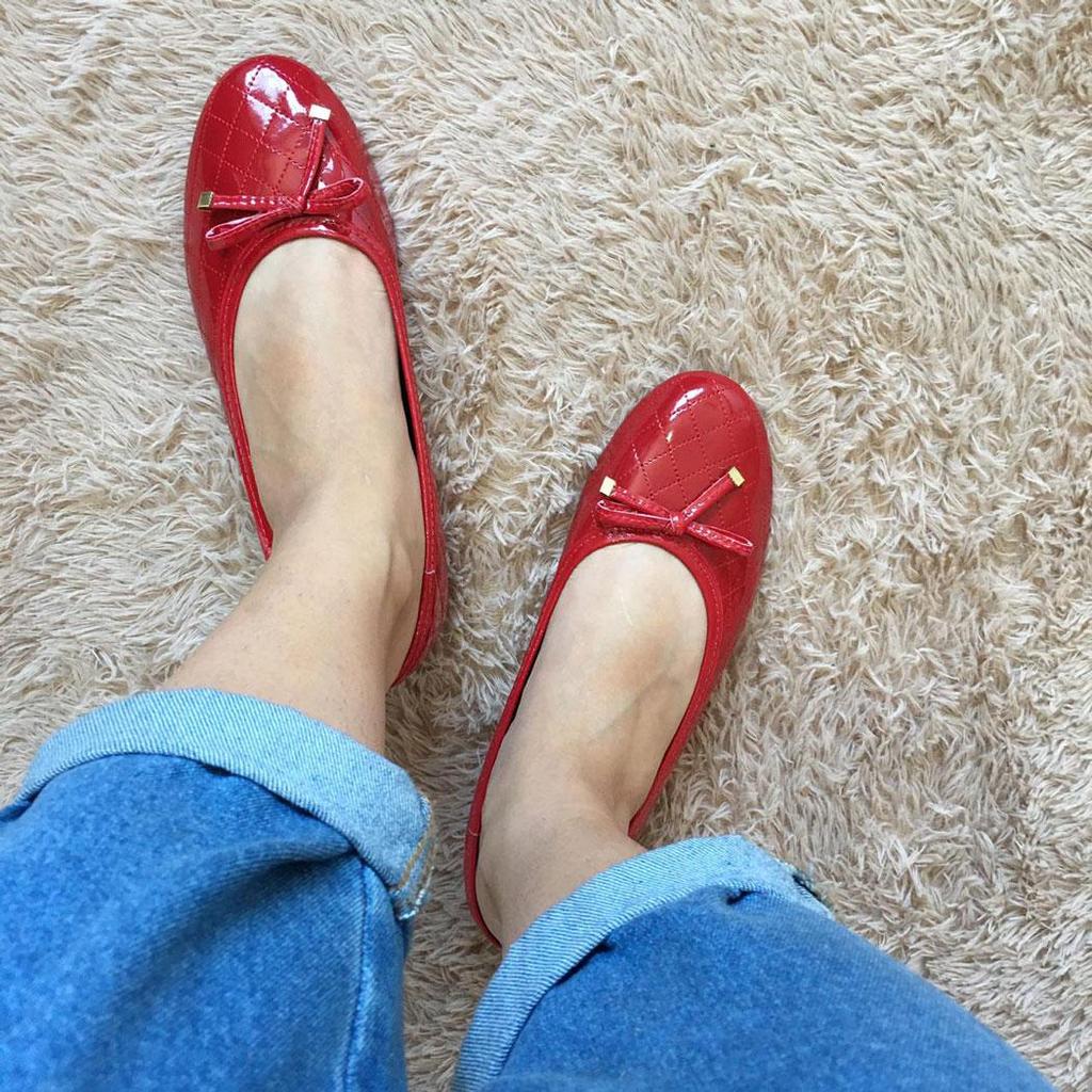MegaChic Sapatilha Metalassê Vermelha com Laço Vermelho Palmilha de Espuma Solado PVC Anti-Derrapante Conforto e Leveza