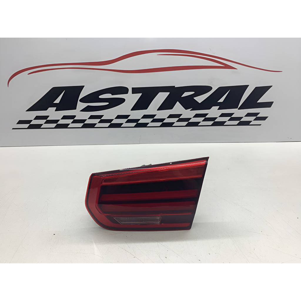 Lanterna Tampa Direita Bmw F30 320i 328i 2016 2017 2018 Orig Direito/passageiro Vermelho