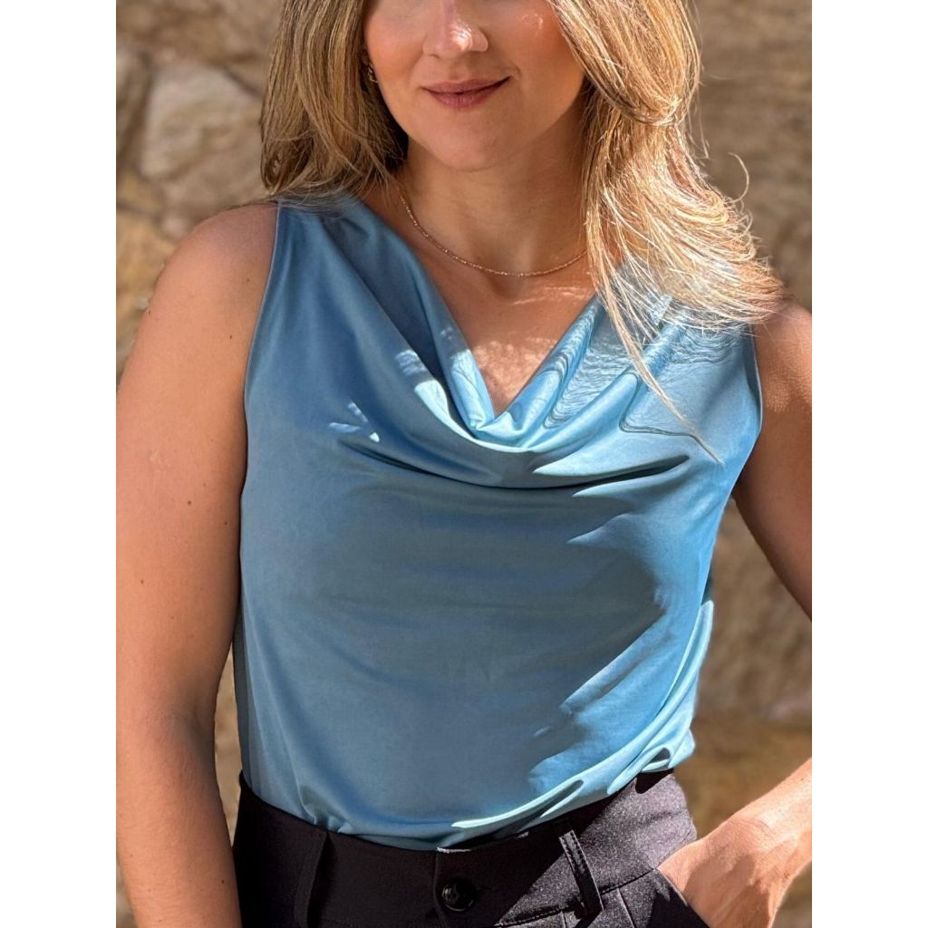Blusa Feminina Decote Gola Solta Elegante Casual e Versátil Sem Mangas Tendência Estampa Lisa Básica