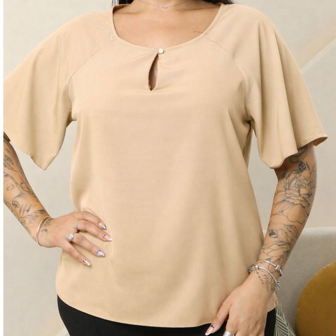 Blusa Feminina Plus Size Manga Solta Decote Redondo Elegante com botão perola G1 e G2