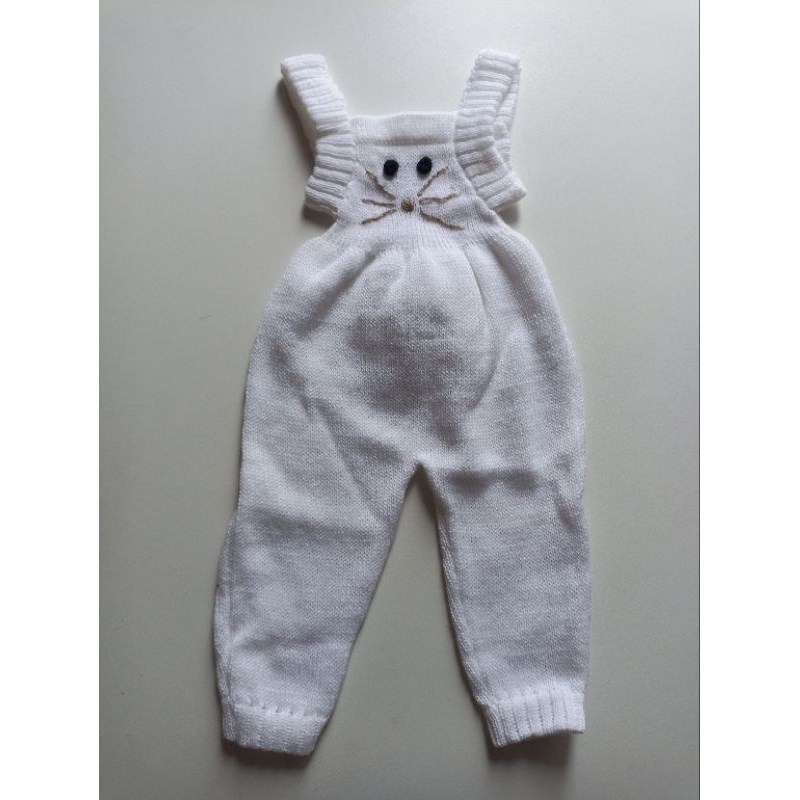 BAZAR - Jardineira Bunny com bordado feito a mão.  1/3 meses