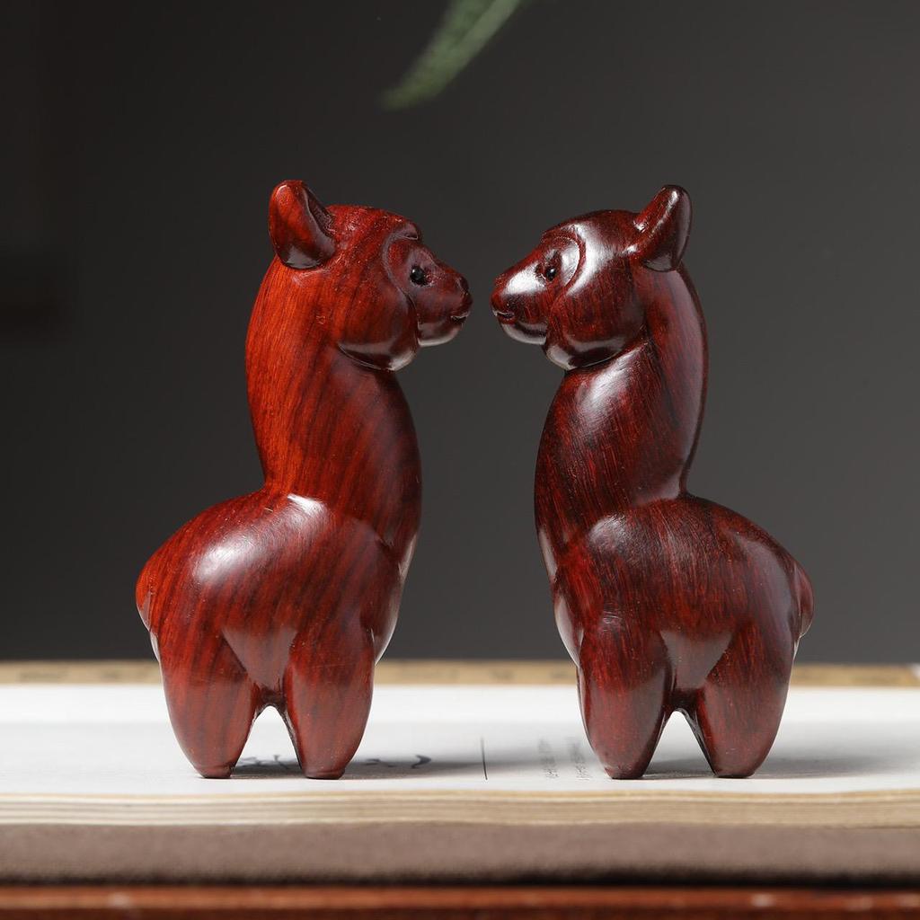 Pequena folha vermelha sândalo escultura em madeira pequena Alpaca lidar com peça zodíaco ovelha casa bonito Animal deco