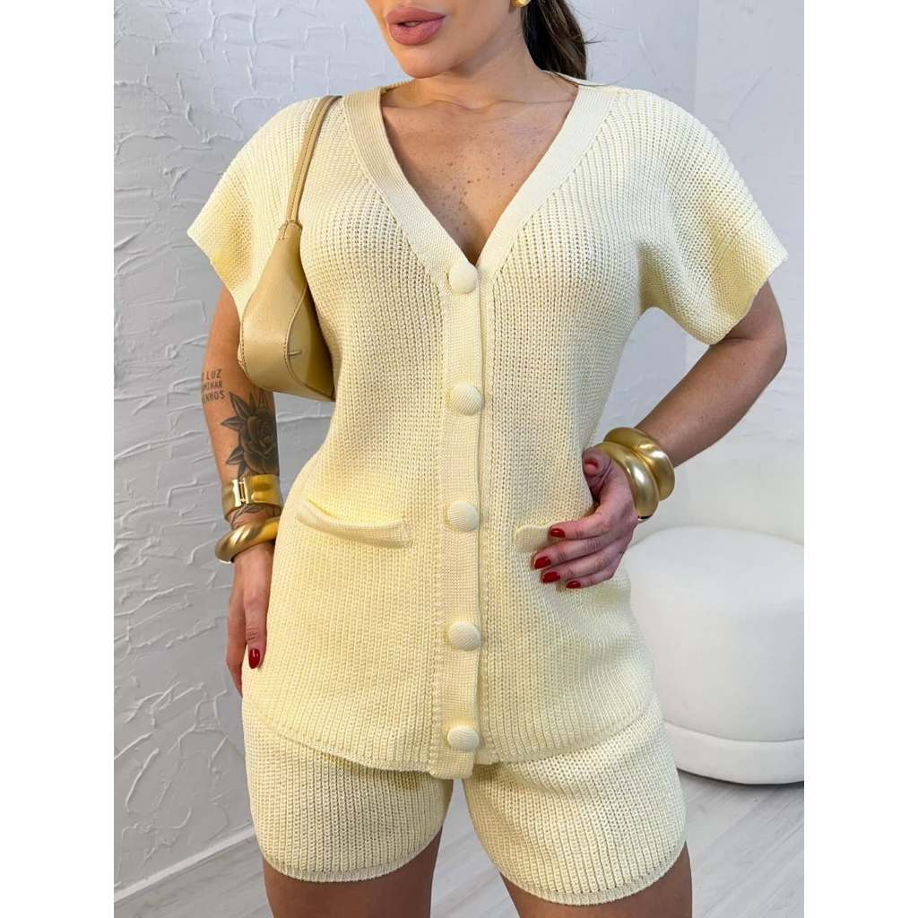 Conjunto Feminino Tricot Moderno com Colete com Botao e Short Feminino Trabalhado Moda Verão 2025