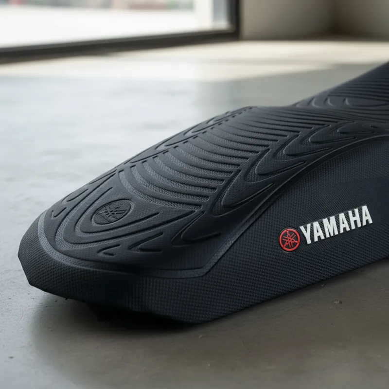 Capa banco de moto emborrachada 3D Preta universal Yamaha